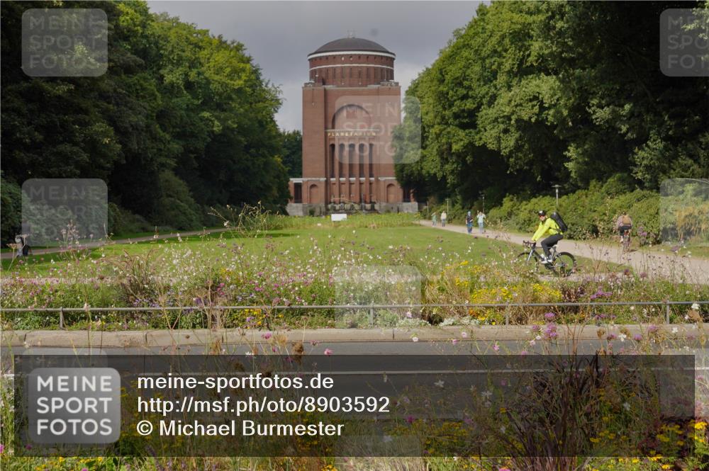 14.09.2025 - Stadtparktriathlon Michael Burmester http://msf.ph/oto/8903592 14.09.2025 10:40:21 Radfahren 626, 712, 714, 818 meine-sportfotos.de
