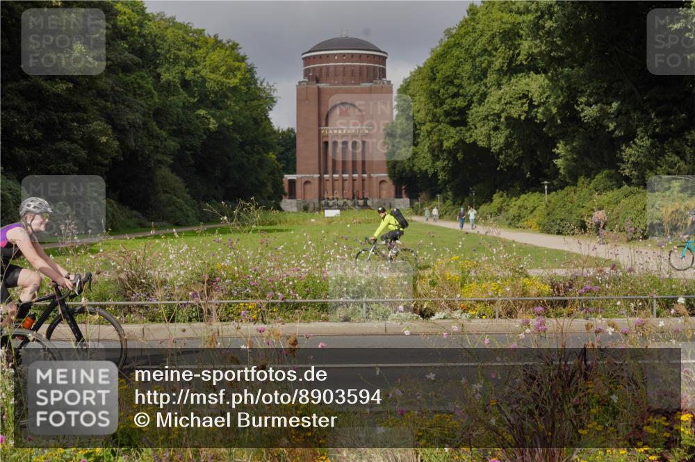 14.09.2025 - Stadtparktriathlon Michael Burmester http://msf.ph/oto/8903594 14.09.2025 10:40:22 Radfahren 626, 712, 714, 818 meine-sportfotos.de