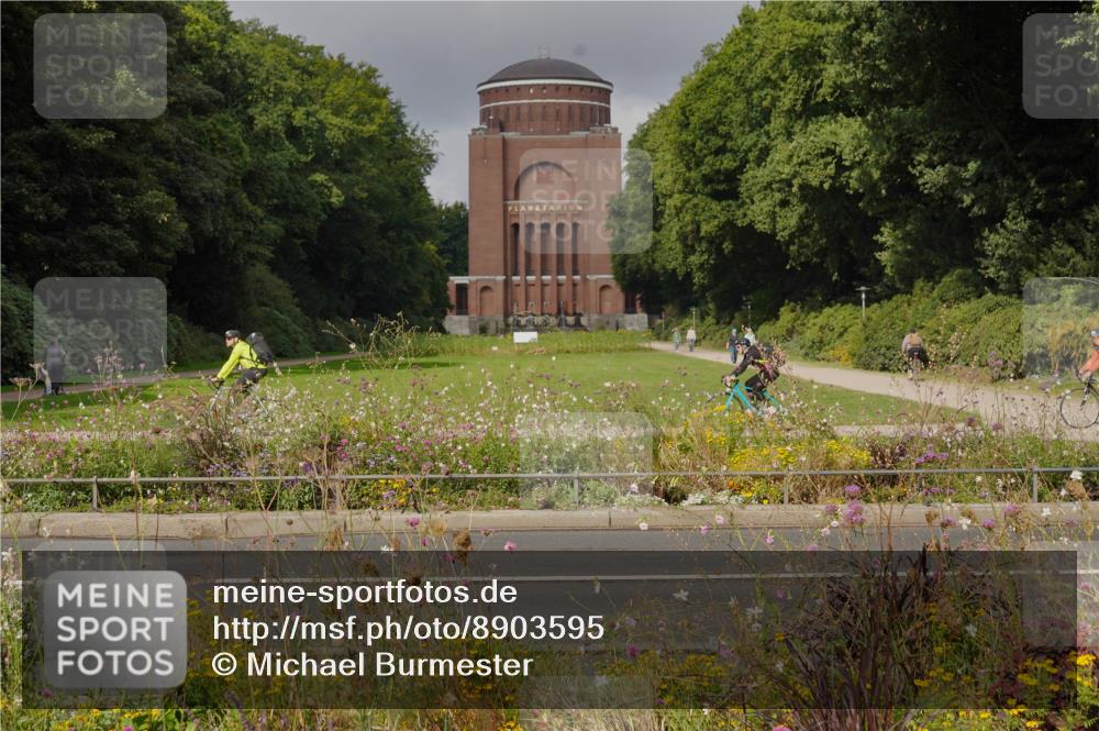 14.09.2025 - Stadtparktriathlon Michael Burmester http://msf.ph/oto/8903595 14.09.2025 10:40:23 Radfahren 626, 714, 807, 818 meine-sportfotos.de