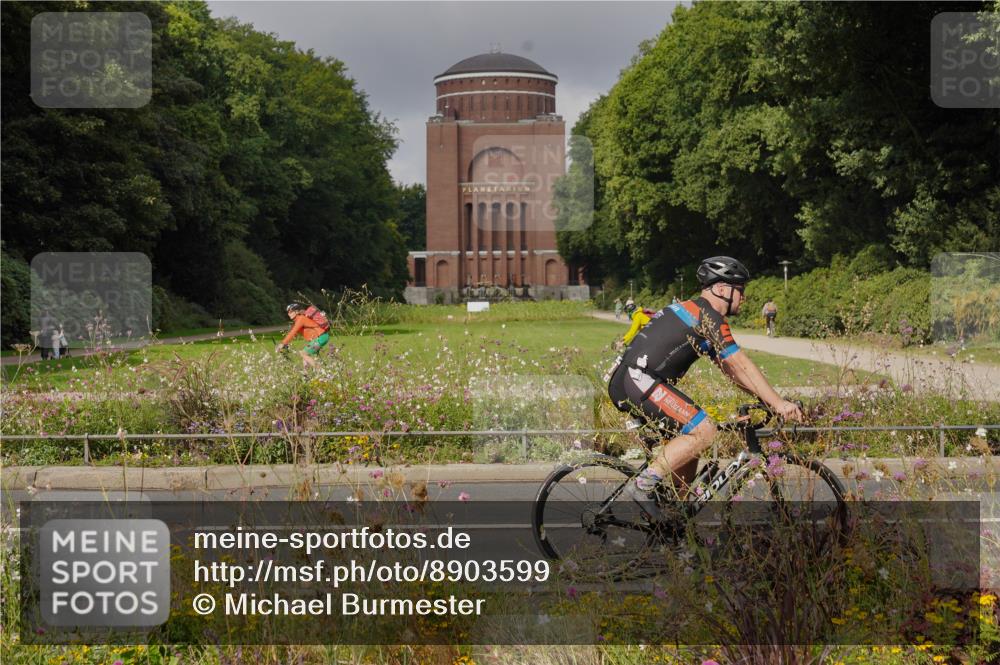 14.09.2025 - Stadtparktriathlon Michael Burmester http://msf.ph/oto/8903599 14.09.2025 10:40:26 Radfahren 626, 714, 807, 818 meine-sportfotos.de