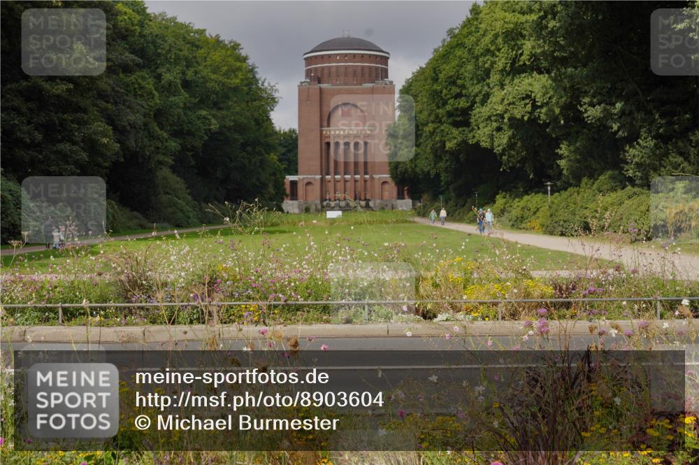 14.09.2025 - Stadtparktriathlon Michael Burmester http://msf.ph/oto/8903604 14.09.2025 10:40:31 Radfahren 735, 765, 792, 803, 807, 818 meine-sportfotos.de