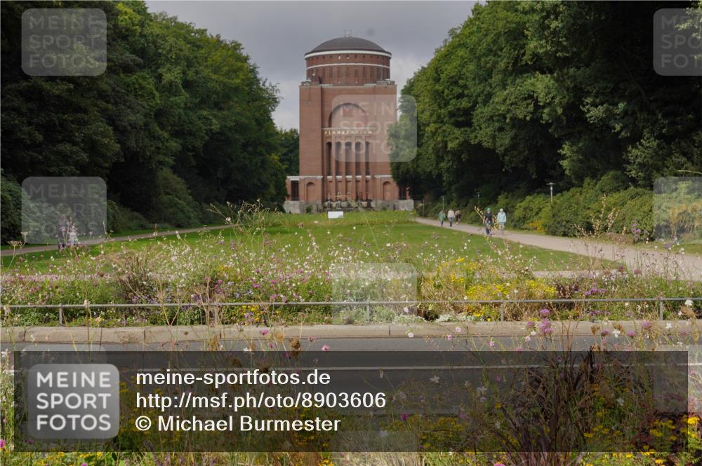 14.09.2025 - Stadtparktriathlon Michael Burmester http://msf.ph/oto/8903606 14.09.2025 10:40:35 Radfahren 735, 765, 792, 803, 807, 816 meine-sportfotos.de