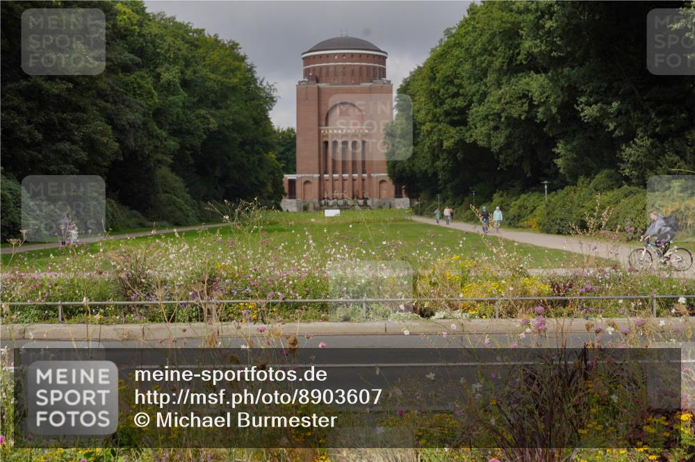 14.09.2025 - Stadtparktriathlon Michael Burmester http://msf.ph/oto/8903607 14.09.2025 10:40:36 Radfahren 735, 765, 792, 803, 807, 816 meine-sportfotos.de