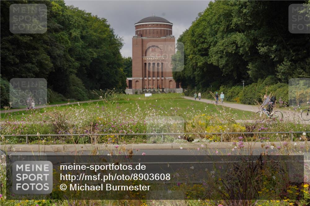 14.09.2025 - Stadtparktriathlon Michael Burmester http://msf.ph/oto/8903608 14.09.2025 10:40:36 Radfahren 735, 765, 792, 803, 807, 816 meine-sportfotos.de