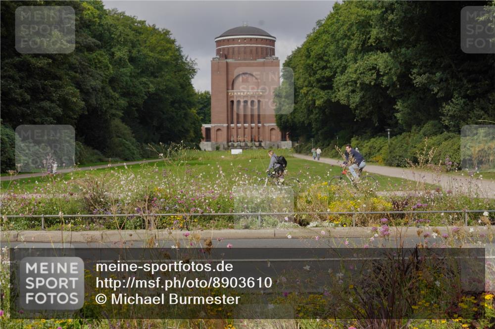 14.09.2025 - Stadtparktriathlon Michael Burmester http://msf.ph/oto/8903610 14.09.2025 10:40:38 Radfahren 735, 765, 792, 803, 816 meine-sportfotos.de