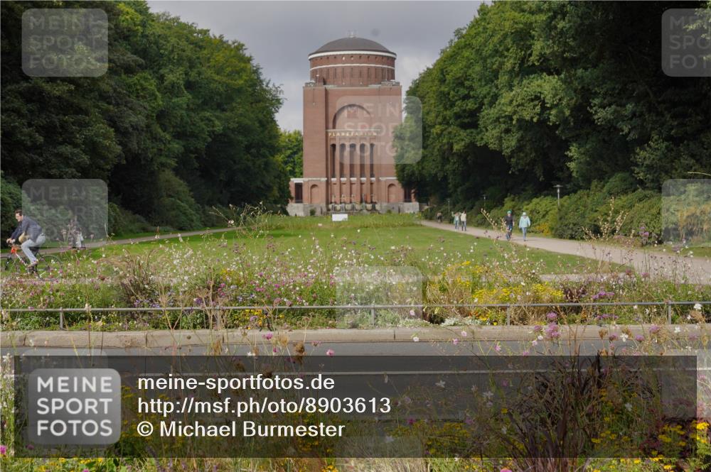 14.09.2025 - Stadtparktriathlon Michael Burmester http://msf.ph/oto/8903613 14.09.2025 10:40:42 Radfahren 641, 655, 682, 735, 765, 792, 803, 816 meine-sportfotos.de