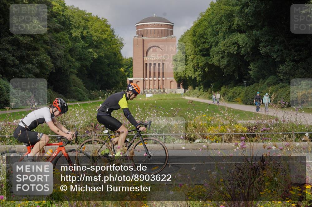 14.09.2025 - Stadtparktriathlon Michael Burmester http://msf.ph/oto/8903622 14.09.2025 10:41:01 Radfahren 662, 665, 695, 729, 762, 781, 802 meine-sportfotos.de