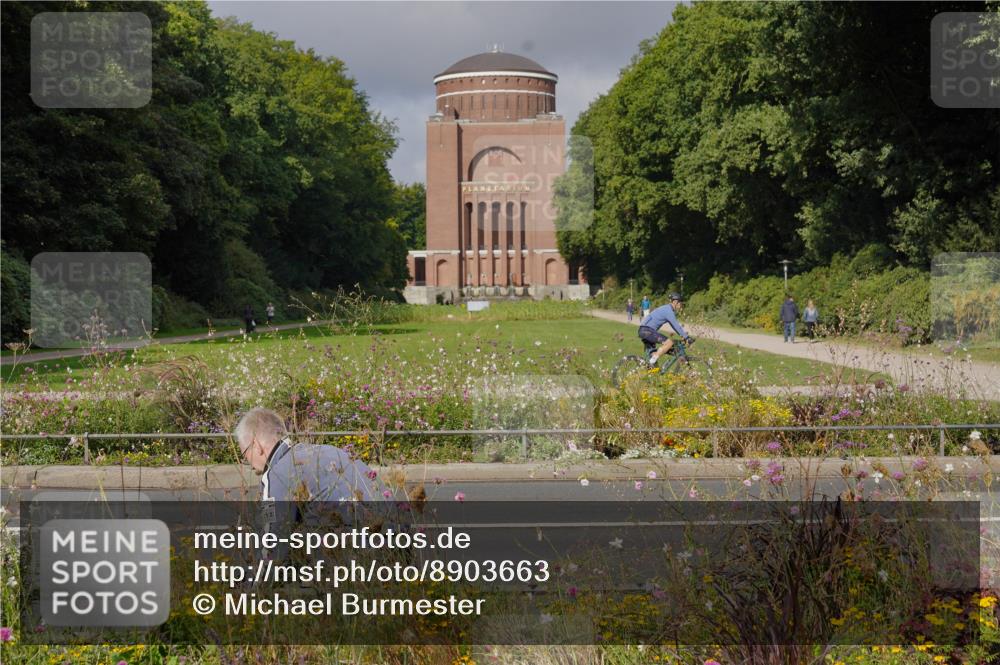 14.09.2025 - Stadtparktriathlon Michael Burmester http://msf.ph/oto/8903663 14.09.2025 10:42:04 Radfahren 602, 678, 739, 769 meine-sportfotos.de