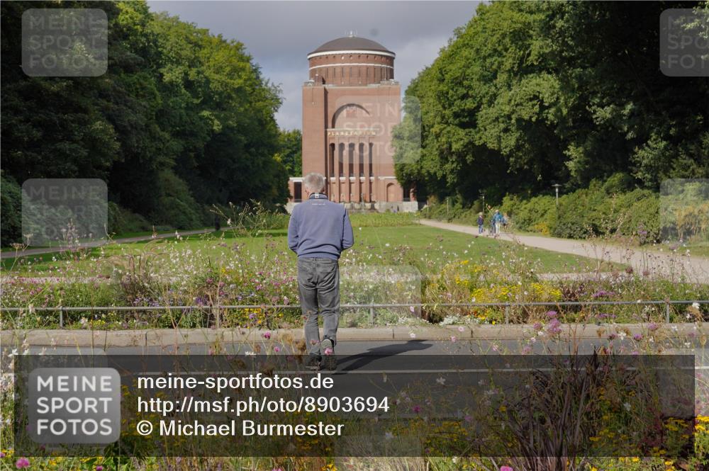 14.09.2025 - Stadtparktriathlon Michael Burmester http://msf.ph/oto/8903694 14.09.2025 10:42:29 Radfahren 599, 676 meine-sportfotos.de