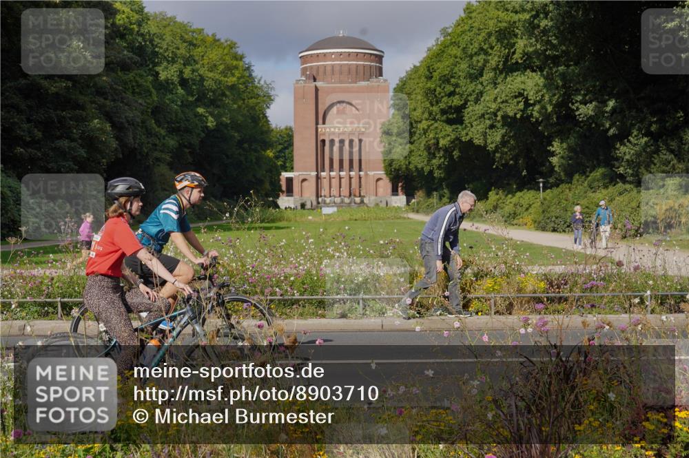14.09.2025 - Stadtparktriathlon Michael Burmester http://msf.ph/oto/8903710 14.09.2025 10:43:02 Radfahren 600, 601, 710, 772 meine-sportfotos.de