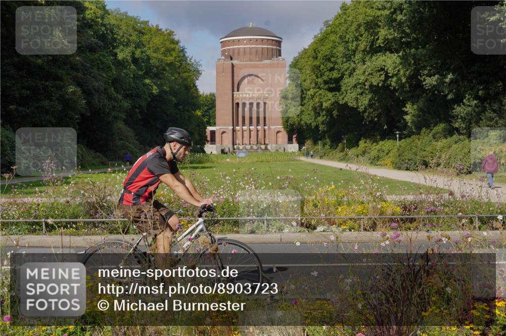 14.09.2025 - Stadtparktriathlon Michael Burmester http://msf.ph/oto/8903723 14.09.2025 10:43:41 Radfahren 651, 693, 734, 797, 806 meine-sportfotos.de