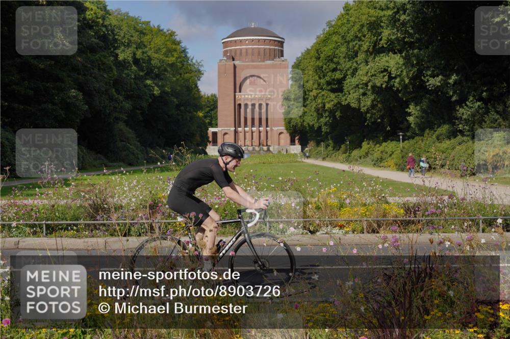 14.09.2025 - Stadtparktriathlon Michael Burmester http://msf.ph/oto/8903726 14.09.2025 10:43:58 Radfahren 737 meine-sportfotos.de