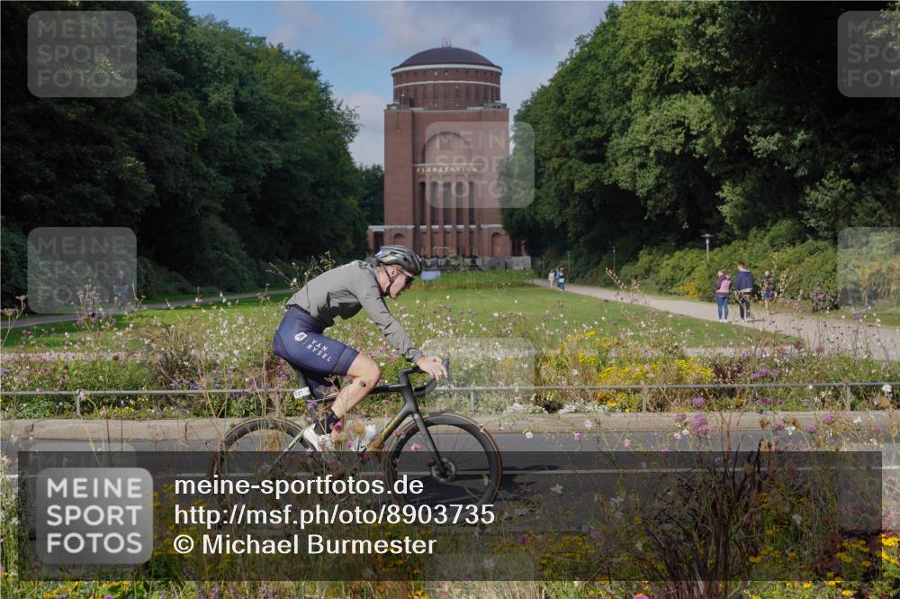 14.09.2025 - Stadtparktriathlon Michael Burmester http://msf.ph/oto/8903735 14.09.2025 10:44:37 Radfahren 727, 813 meine-sportfotos.de