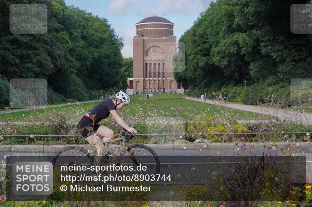 14.09.2025 - Stadtparktriathlon Michael Burmester http://msf.ph/oto/8903744 14.09.2025 10:45:08 Radfahren 629, 671, 691, 759, 799 meine-sportfotos.de