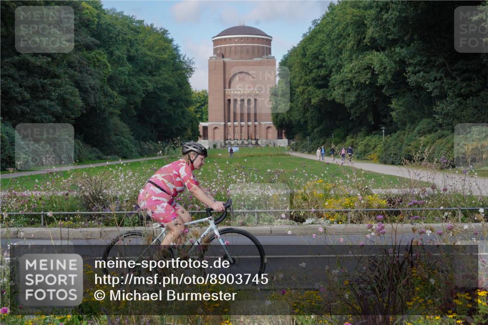14.09.2025 - Stadtparktriathlon Michael Burmester http://msf.ph/oto/8903745 14.09.2025 10:45:10 Radfahren 629, 642, 671, 691, 759, 799, 800 meine-sportfotos.de