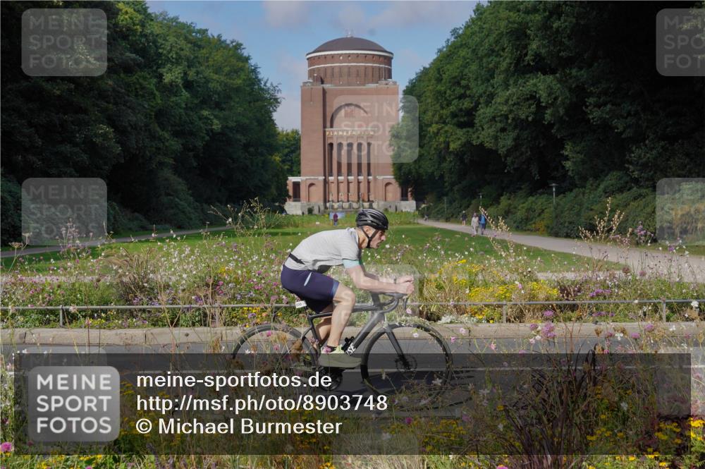 14.09.2025 - Stadtparktriathlon Michael Burmester http://msf.ph/oto/8903748 14.09.2025 10:45:20 Radfahren 642, 723, 730, 748, 800 meine-sportfotos.de