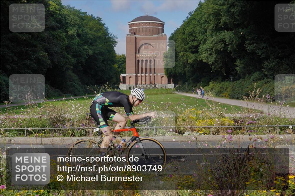 14.09.2025 - Stadtparktriathlon Michael Burmester http://msf.ph/oto/8903749 14.09.2025 10:45:21 Radfahren 639, 642, 723, 730, 748, 800 meine-sportfotos.de