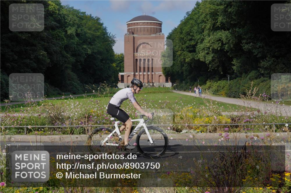 14.09.2025 - Stadtparktriathlon Michael Burmester http://msf.ph/oto/8903750 14.09.2025 10:45:22 Radfahren 639, 642, 723, 730, 748, 800 meine-sportfotos.de