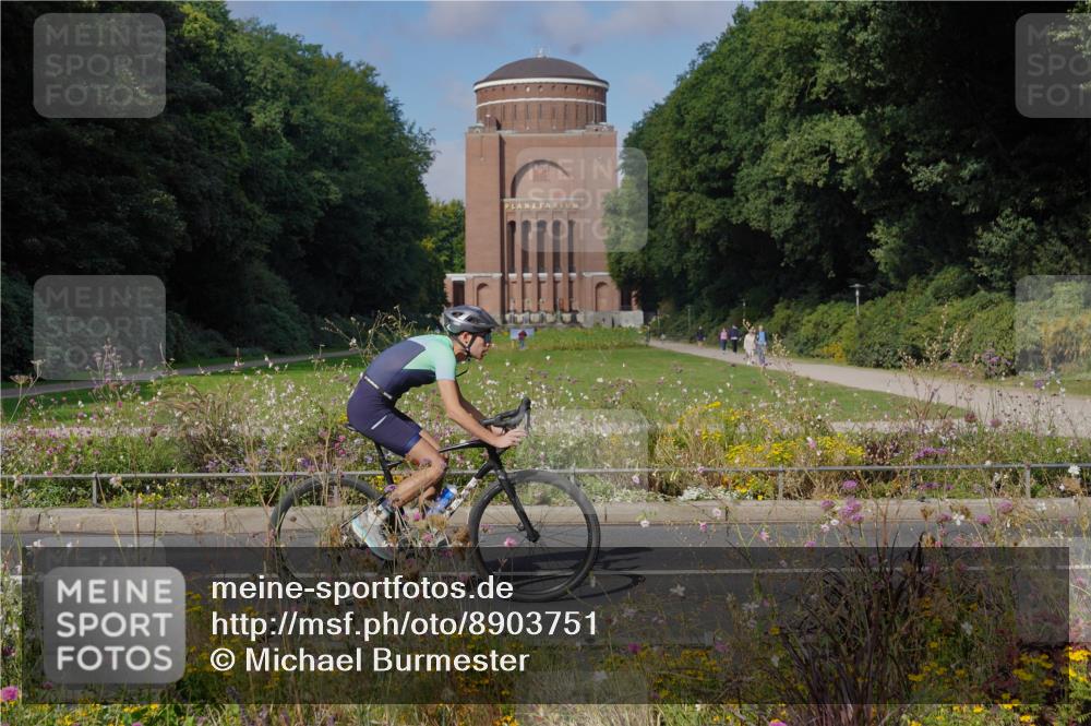 14.09.2025 - Stadtparktriathlon Michael Burmester http://msf.ph/oto/8903751 14.09.2025 10:45:27 Radfahren 639, 648, 685, 730 meine-sportfotos.de