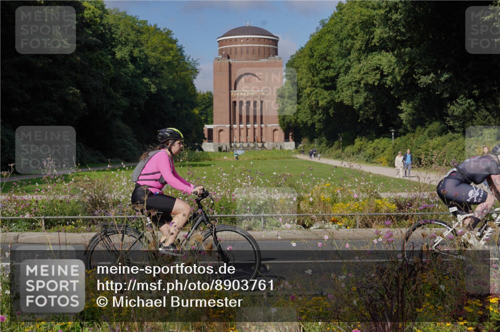 14.09.2025 - Stadtparktriathlon Michael Burmester http://msf.ph/oto/8903761 14.09.2025 10:45:55 Radfahren 667, 679, 688, 702, 808 meine-sportfotos.de