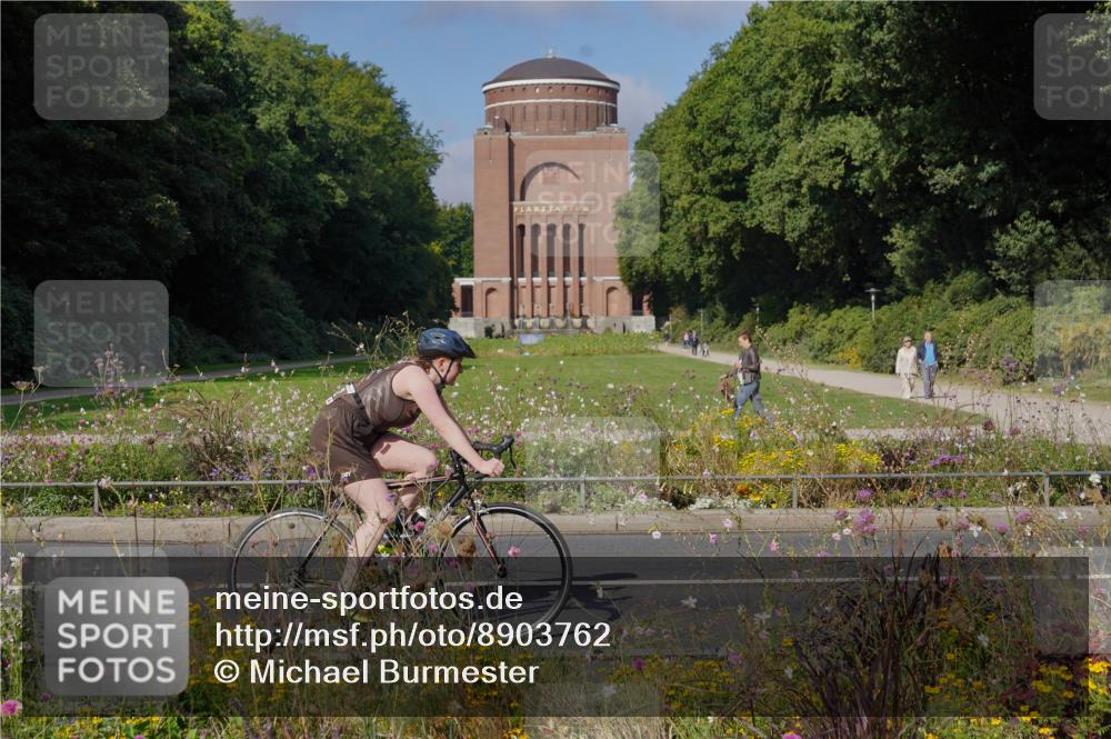 14.09.2025 - Stadtparktriathlon Michael Burmester http://msf.ph/oto/8903762 14.09.2025 10:45:58 Radfahren 667, 679, 702, 808 meine-sportfotos.de