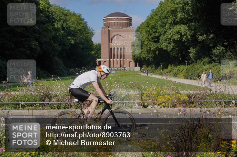 14.09.2025 - Stadtparktriathlon Michael Burmester http://msf.ph/oto/8903763 14.09.2025 10:46:04 Radfahren 702, 808 meine-sportfotos.de