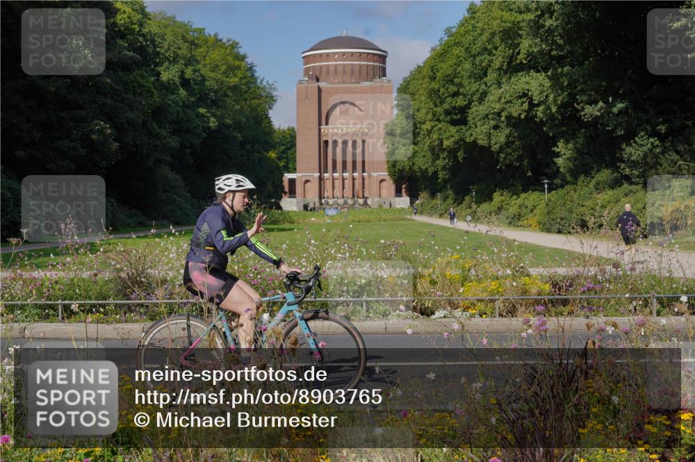 14.09.2025 - Stadtparktriathlon Michael Burmester http://msf.ph/oto/8903765 14.09.2025 10:46:23 Radfahren 632, 766 meine-sportfotos.de