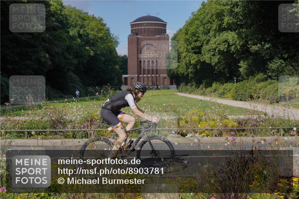 14.09.2025 - Stadtparktriathlon Michael Burmester http://msf.ph/oto/8903781 14.09.2025 10:47:28 Radfahren 568, 645, 735, 736, 780, 790, 801 meine-sportfotos.de