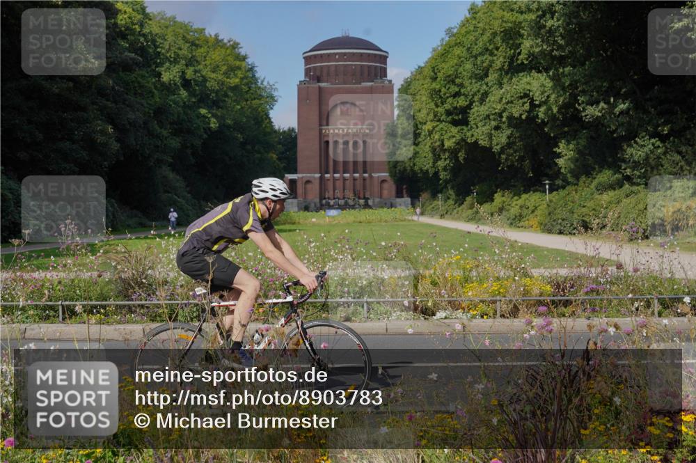 14.09.2025 - Stadtparktriathlon Michael Burmester http://msf.ph/oto/8903783 14.09.2025 10:47:34 Radfahren 650, 736, 780, 801 meine-sportfotos.de