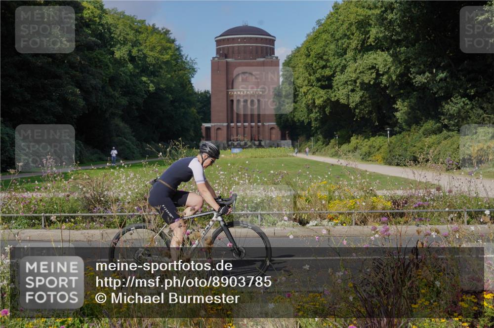 14.09.2025 - Stadtparktriathlon Michael Burmester http://msf.ph/oto/8903785 14.09.2025 10:47:38 Radfahren 650, 780, 801 meine-sportfotos.de