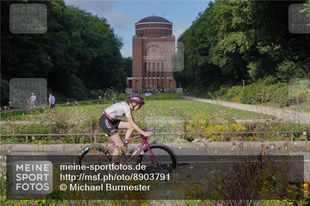 14.09.2025 - Stadtparktriathlon Michael Burmester http://msf.ph/oto/8903791 14.09.2025 10:48:00 Radfahren 647, 662, 665, 695, 697, 729, 740, 749, 762, 765, 777, 818 meine-sportfotos.de