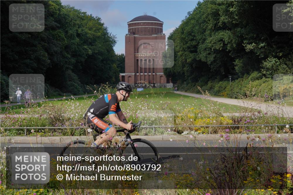 14.09.2025 - Stadtparktriathlon Michael Burmester http://msf.ph/oto/8903792 14.09.2025 10:48:04 Radfahren 647, 662, 665, 695, 728, 740, 749, 762, 765, 777, 818 meine-sportfotos.de