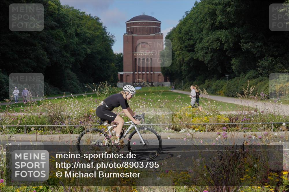 14.09.2025 - Stadtparktriathlon Michael Burmester http://msf.ph/oto/8903795 14.09.2025 10:48:06 Radfahren 647, 662, 665, 728, 740, 749, 762, 765, 777, 818 meine-sportfotos.de