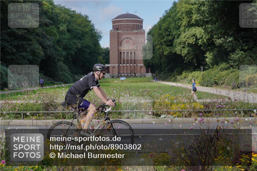 14.09.2025 - Stadtparktriathlon Michael Burmester http://msf.ph/oto/8903802 14.09.2025 10:48:23 Radfahren 776, 796, 803 meine-sportfotos.de