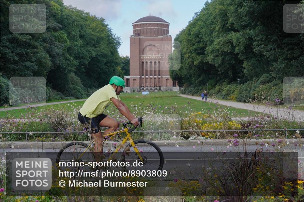 14.09.2025 - Stadtparktriathlon Michael Burmester http://msf.ph/oto/8903809 14.09.2025 10:49:00 Radfahren 558, 626, 746, 760, 770, 771, 778, 802 meine-sportfotos.de