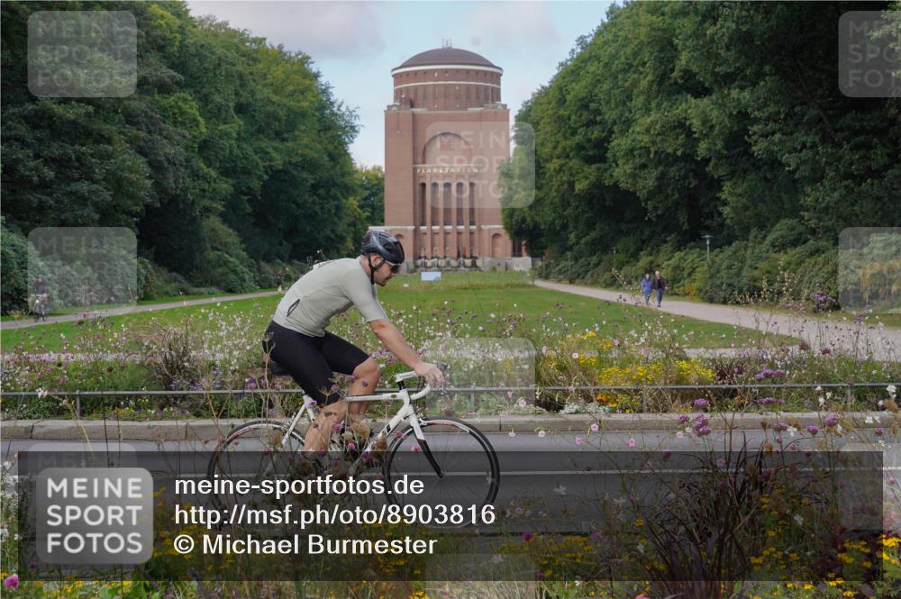 14.09.2025 - Stadtparktriathlon Michael Burmester http://msf.ph/oto/8903816 14.09.2025 10:49:15 Radfahren 637, 674, 755, 774, 816 meine-sportfotos.de
