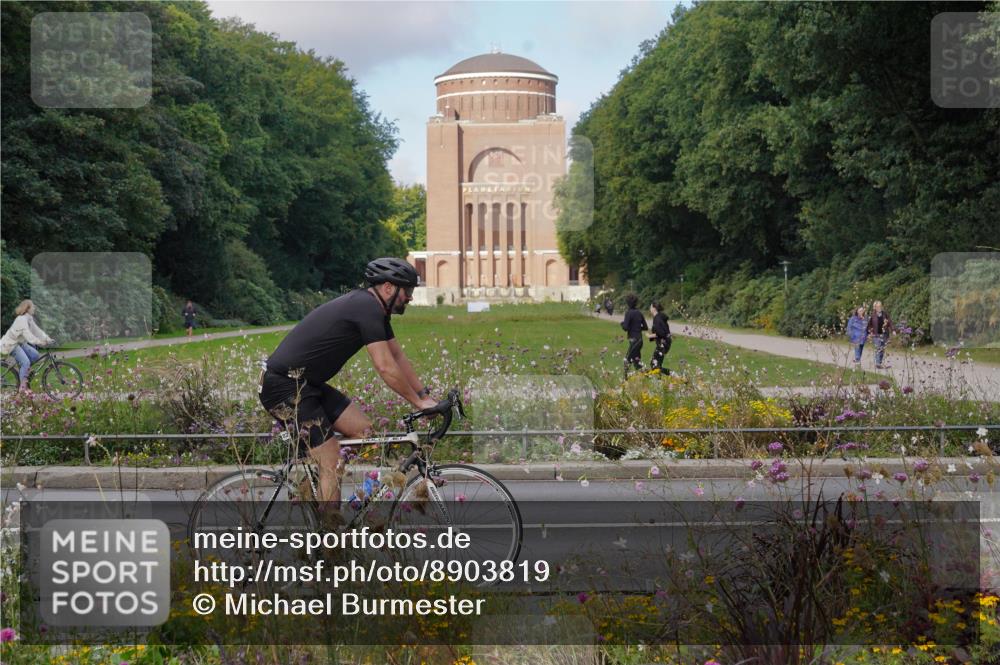 14.09.2025 - Stadtparktriathlon Michael Burmester http://msf.ph/oto/8903819 14.09.2025 10:49:33 Radfahren 712, 714, 791, 821 meine-sportfotos.de