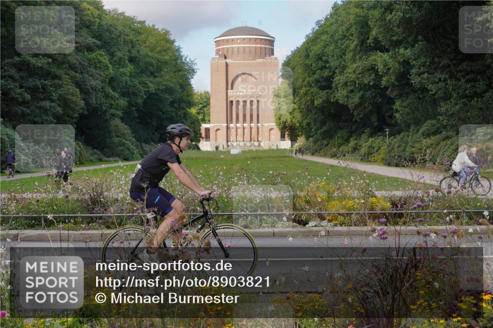 14.09.2025 - Stadtparktriathlon Michael Burmester http://msf.ph/oto/8903821 14.09.2025 10:49:38 Radfahren 643, 712, 714, 791, 821 meine-sportfotos.de