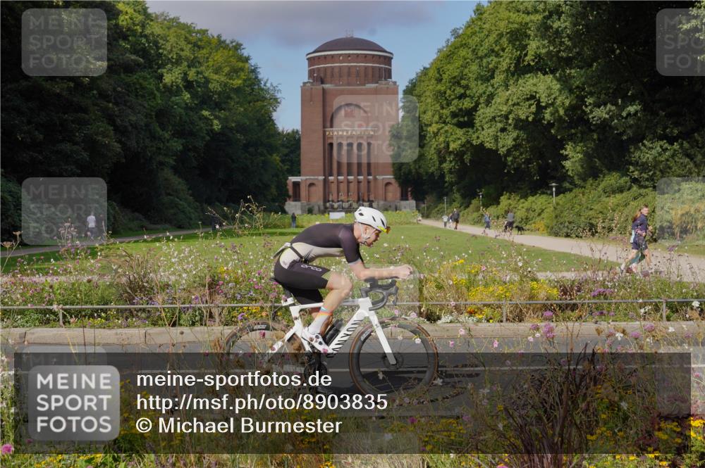 14.09.2025 - Stadtparktriathlon Michael Burmester http://msf.ph/oto/8903835 14.09.2025 10:50:28 Radfahren 698, 710, 763 meine-sportfotos.de