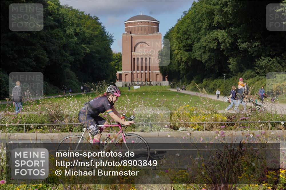 14.09.2025 - Stadtparktriathlon Michael Burmester http://msf.ph/oto/8903849 14.09.2025 10:51:14 Radfahren 716 meine-sportfotos.de