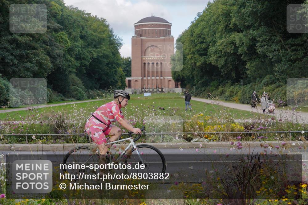 14.09.2025 - Stadtparktriathlon Michael Burmester http://msf.ph/oto/8903882 14.09.2025 10:53:06 Radfahren 691, 708, 730, 734 meine-sportfotos.de
