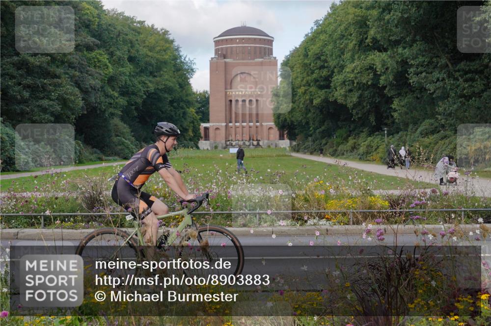 14.09.2025 - Stadtparktriathlon Michael Burmester http://msf.ph/oto/8903883 14.09.2025 10:53:13 Radfahren 734 meine-sportfotos.de
