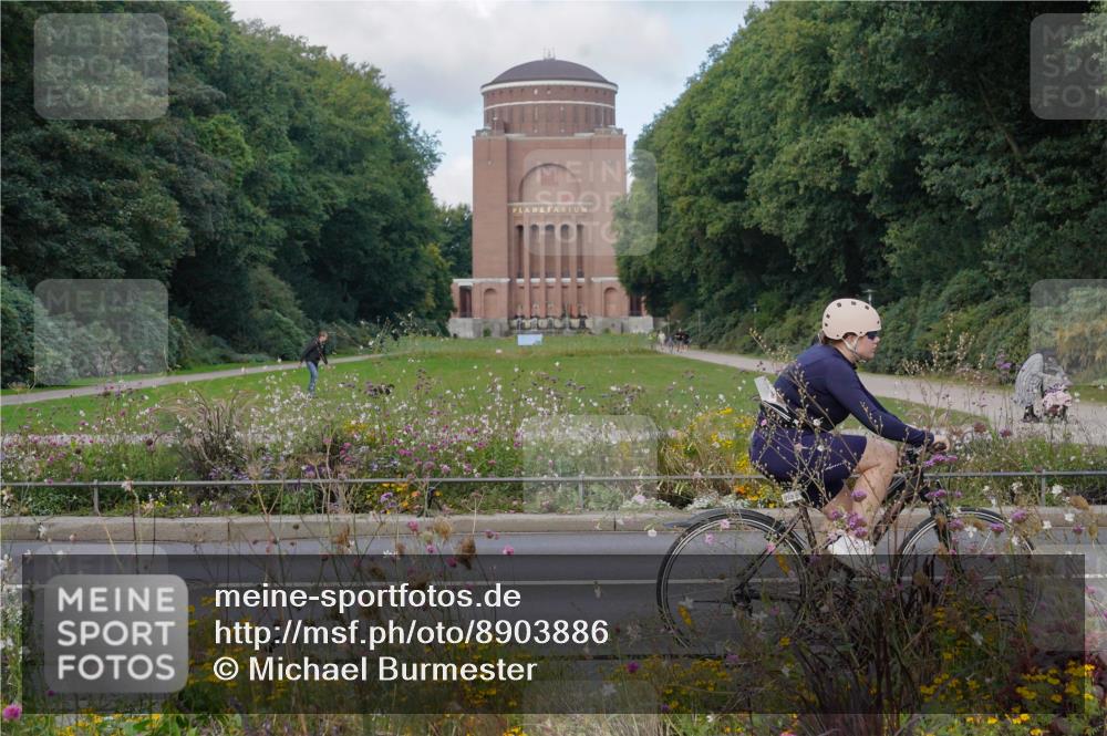 14.09.2025 - Stadtparktriathlon Michael Burmester http://msf.ph/oto/8903886 14.09.2025 10:53:29 Radfahren 628, 639, 648 meine-sportfotos.de