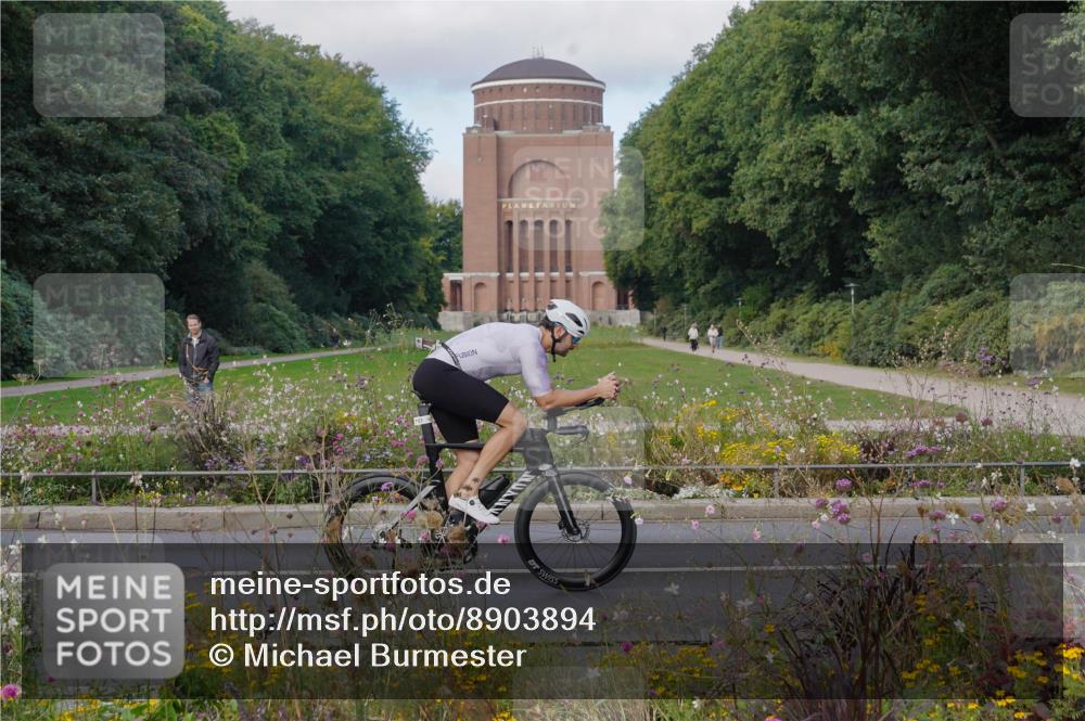 14.09.2025 - Stadtparktriathlon Michael Burmester http://msf.ph/oto/8903894 14.09.2025 10:54:16 Radfahren 735, 761, 793, 865 meine-sportfotos.de