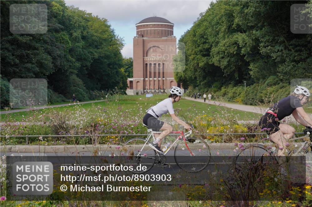 14.09.2025 - Stadtparktriathlon Michael Burmester http://msf.ph/oto/8903903 14.09.2025 10:54:36 Radfahren 629, 667, 671, 688, 732, 749, 823, 880 meine-sportfotos.de