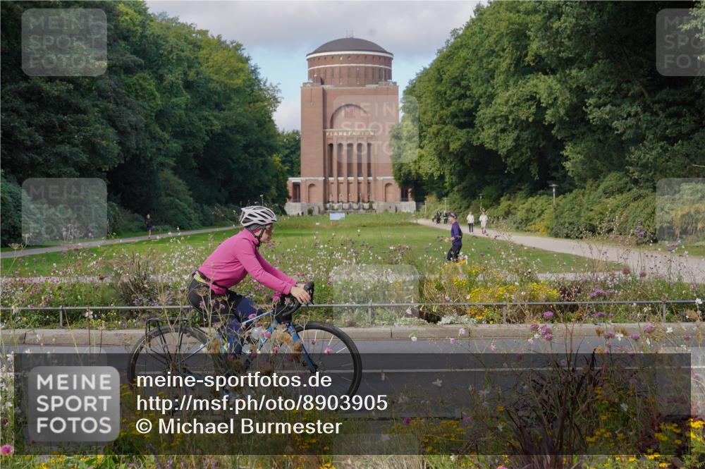 14.09.2025 - Stadtparktriathlon Michael Burmester http://msf.ph/oto/8903905 14.09.2025 10:54:41 Radfahren 627, 667, 671, 688, 702, 732, 736, 749 meine-sportfotos.de