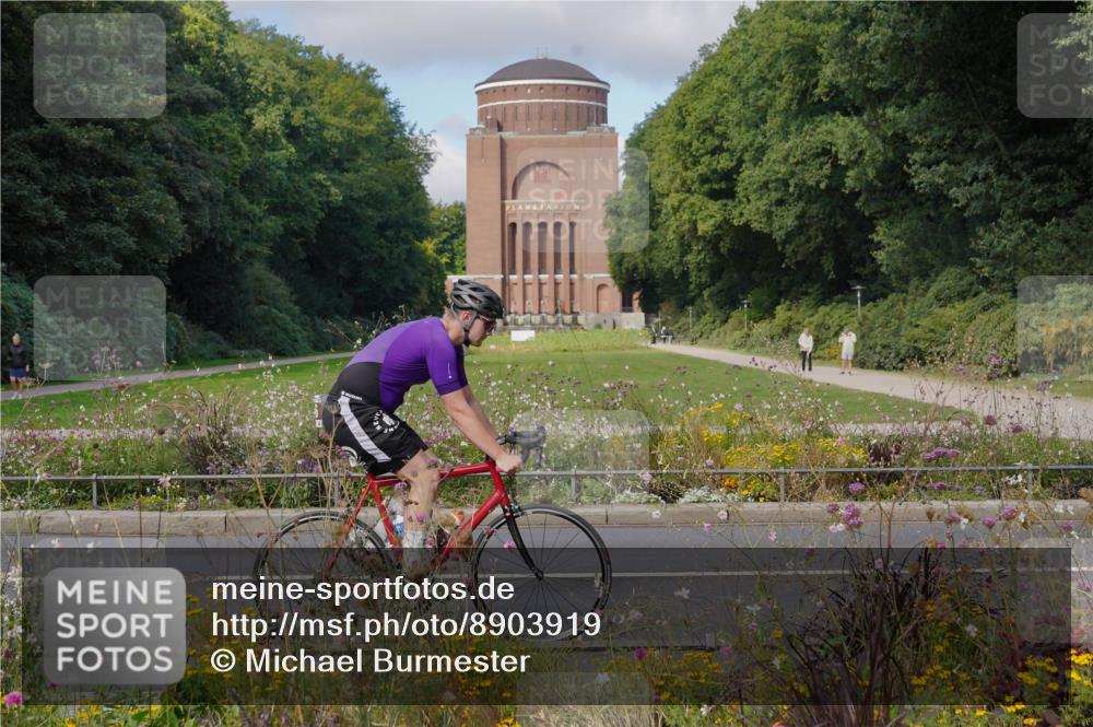 14.09.2025 - Stadtparktriathlon Michael Burmester http://msf.ph/oto/8903919 14.09.2025 10:55:02 Radfahren 686, 687, 700, 704, 769, 786, 901 meine-sportfotos.de