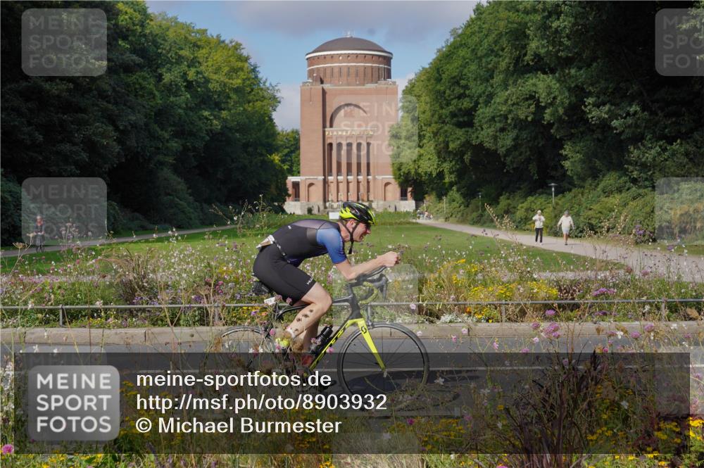 14.09.2025 - Stadtparktriathlon Michael Burmester http://msf.ph/oto/8903932 14.09.2025 10:55:34 Radfahren 762, 770 meine-sportfotos.de