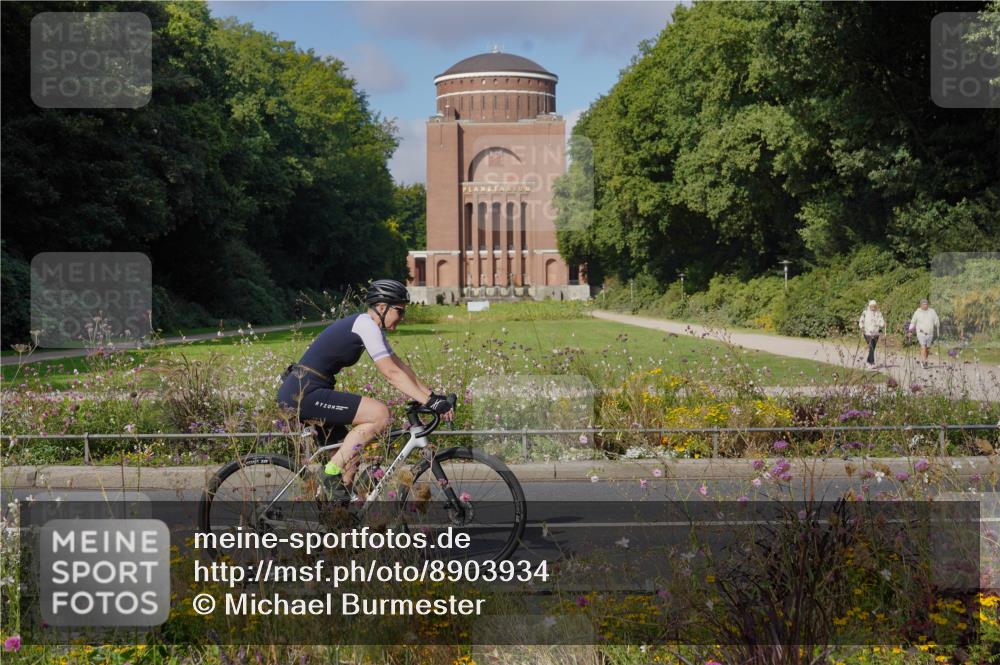 14.09.2025 - Stadtparktriathlon Michael Burmester http://msf.ph/oto/8903934 14.09.2025 10:55:49 Radfahren 650, 765, 792, 801, 851 meine-sportfotos.de