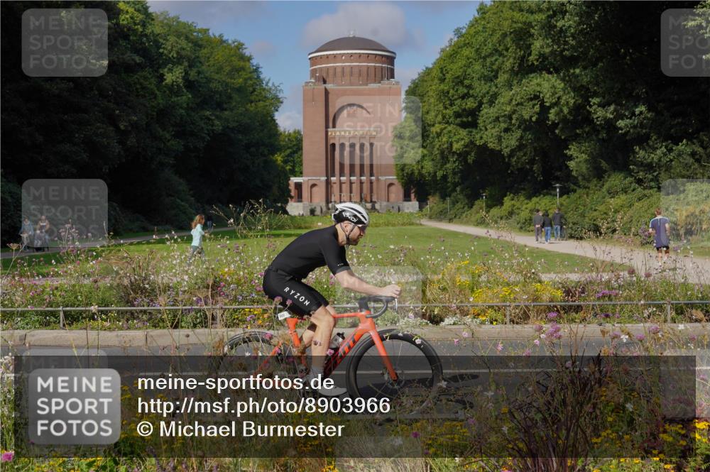 14.09.2025 - Stadtparktriathlon Michael Burmester http://msf.ph/oto/8903966 14.09.2025 10:57:02 Radfahren 782, 798, 909 meine-sportfotos.de